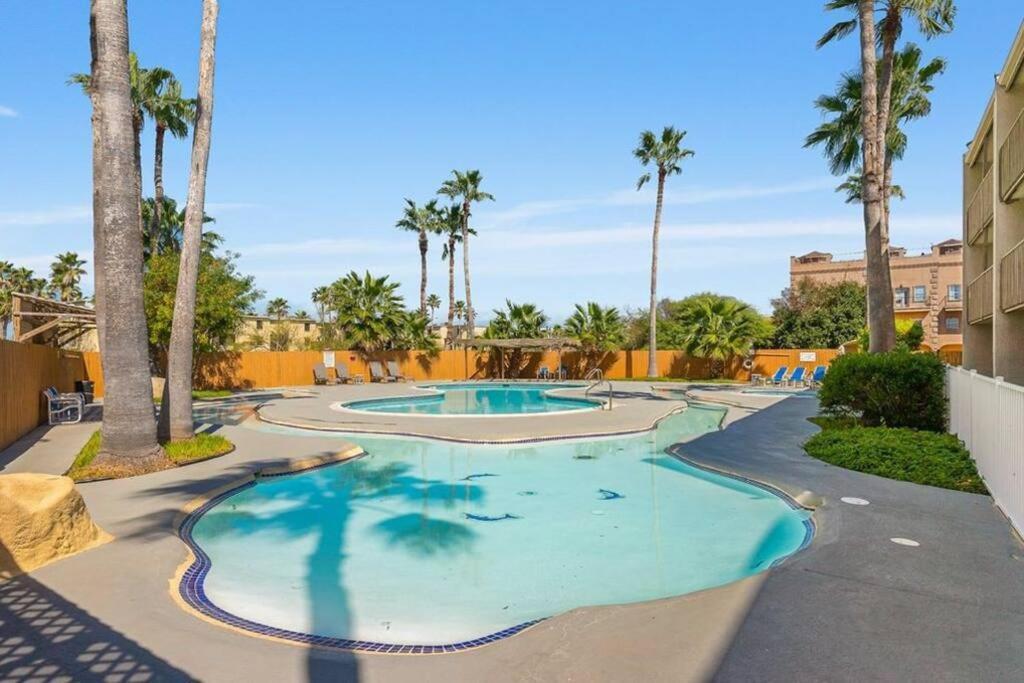 2 Bed 2 Bath Condo By Beach With Resort Pool Саут Падре Алънд Екстериор снимка
