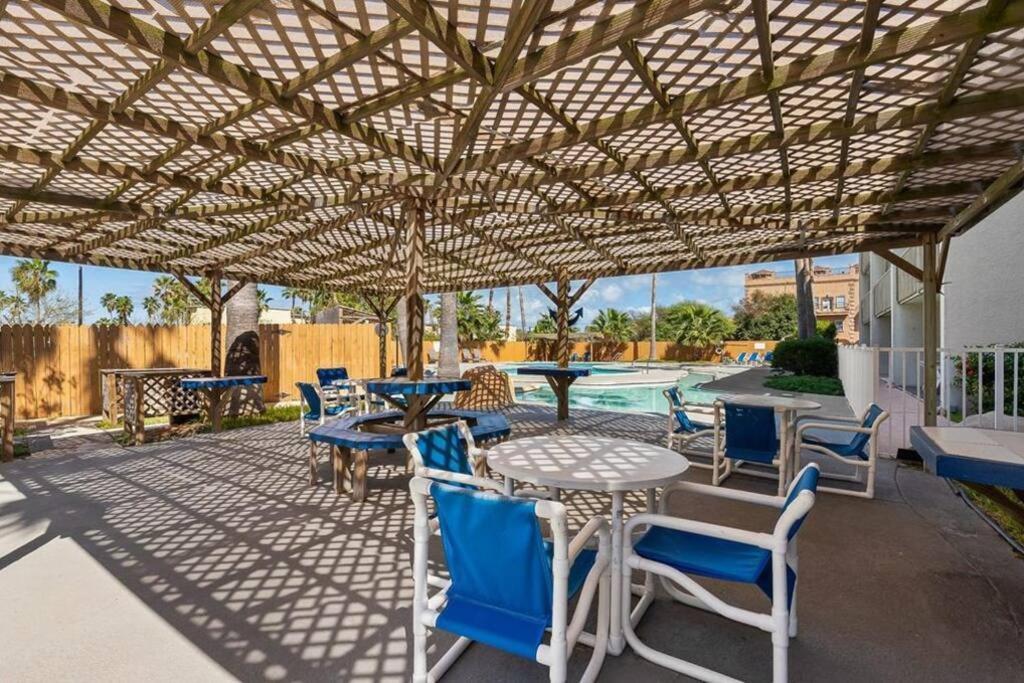 2 Bed 2 Bath Condo By Beach With Resort Pool Саут Падре Алънд Екстериор снимка